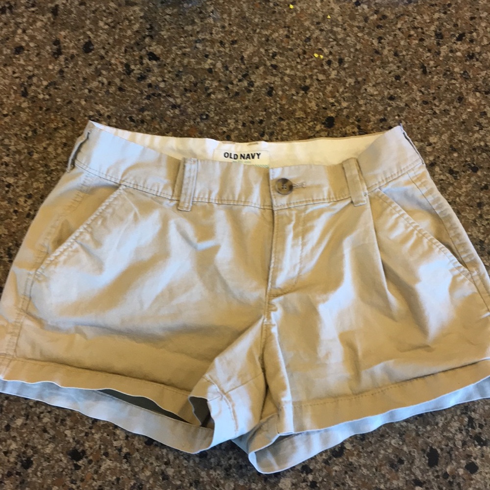 Cute Old Navy Women’s Khaki Shorts
